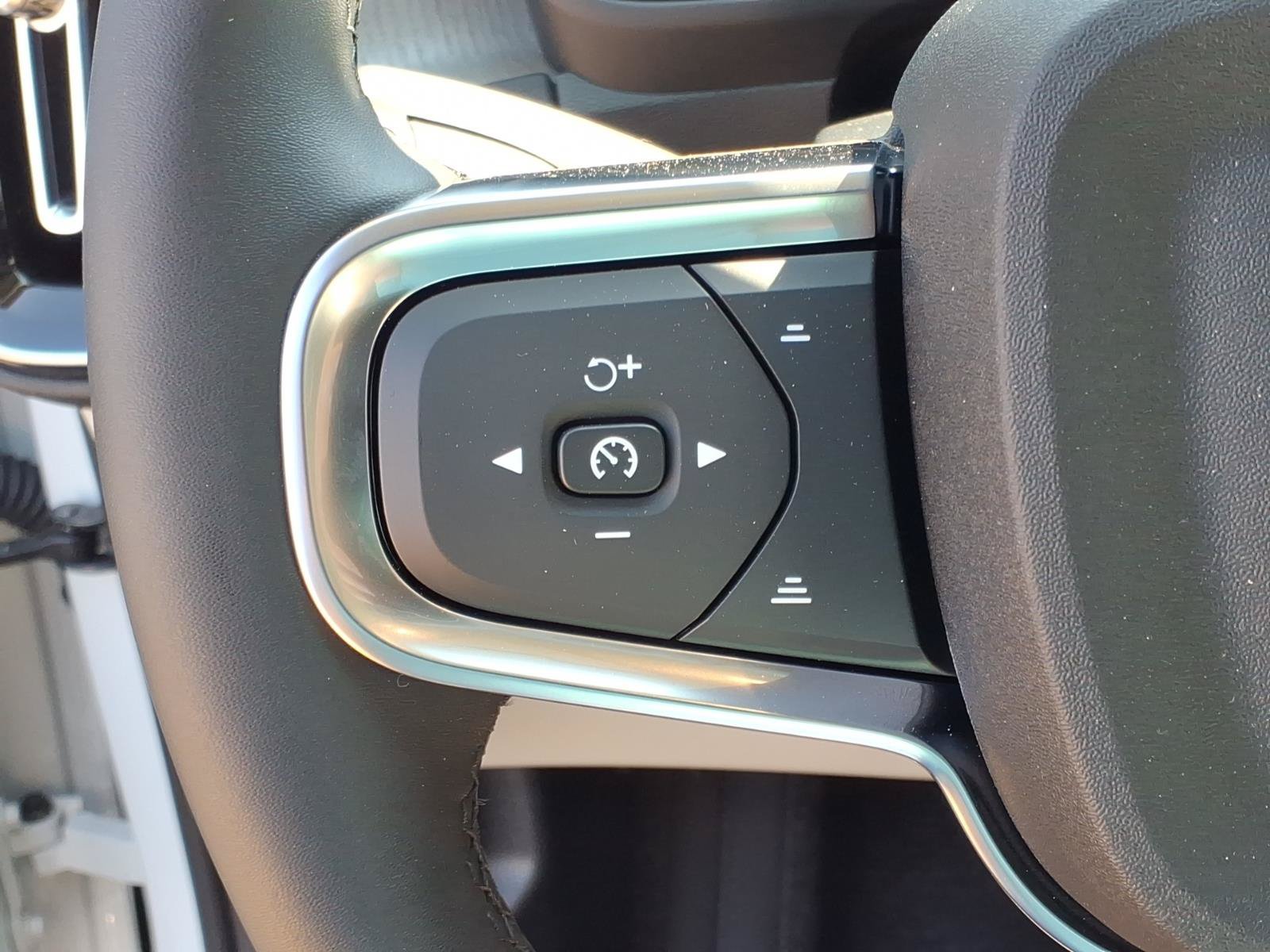 New 2026 Volvo XC40 B5 Plus w/ Protection Package Premier AWD/4WD image 18