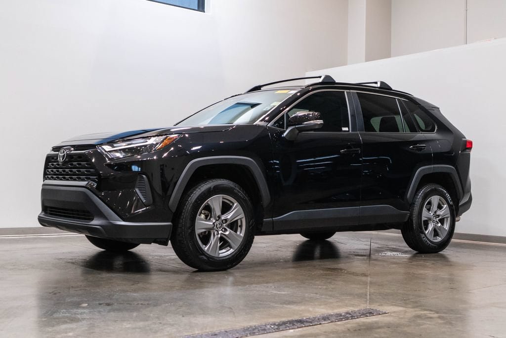 Used 2025 Toyota RAV4 XLE AWD/4WD image 3