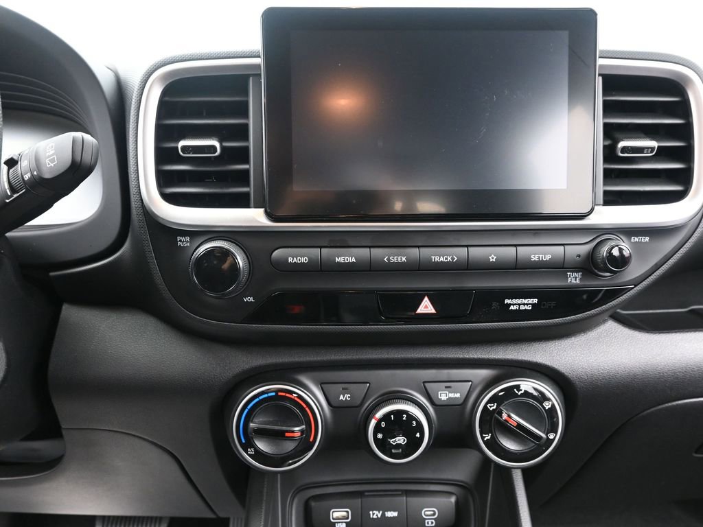 Certified 2025 Hyundai Venue SE image 20