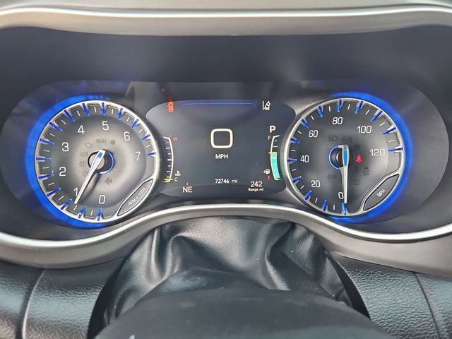 Used 2023 Chrysler Pacifica Touring-L FWD image 27