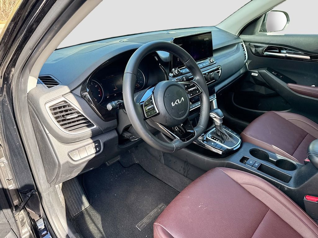 Used 2022 Kia Seltos SX w/ Sunroof Package image 9