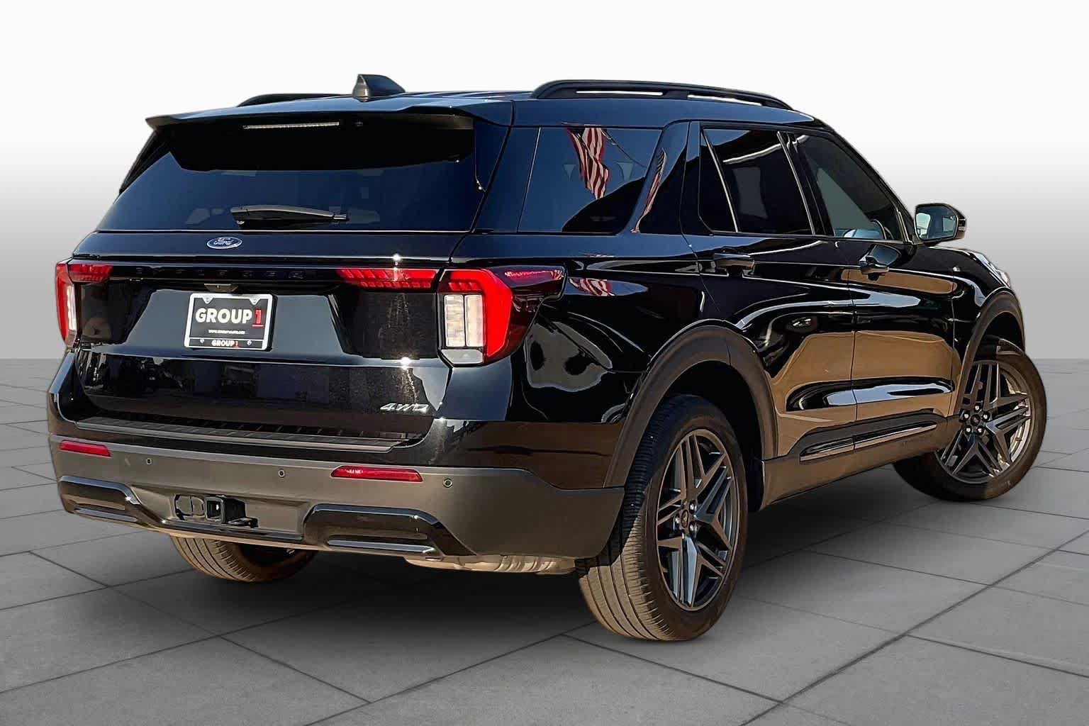 Used 2025 Ford Explorer ST-Line w/ ST-Line Street Pack AWD/4WD image 27
