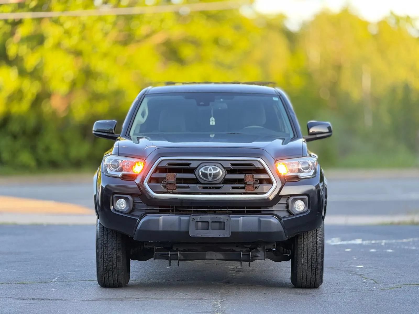 Used 2018 Toyota Tacoma SR5 AWD/4WD image 3