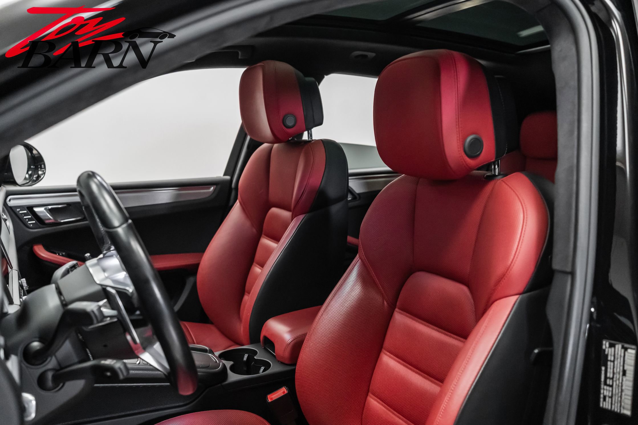 Used 2020 Porsche Macan Turbo image 23