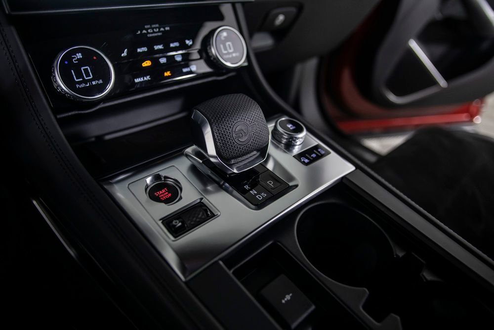 Used 2021 Jaguar F-PACE SVR image 35