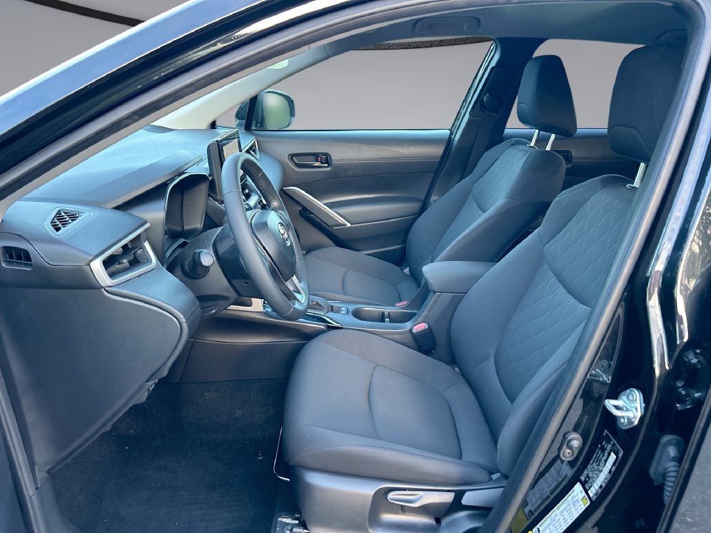 Used 2025 Toyota Corolla Cross LE FWD image 11