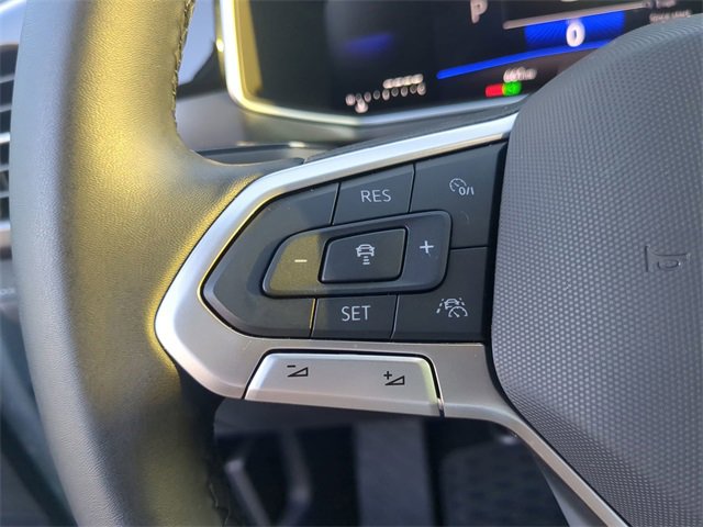 Certified 2025 Volkswagen Taos SE image 27