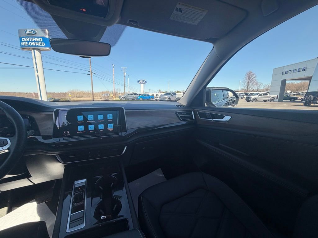 Used 2025 Volkswagen Atlas SE image 17