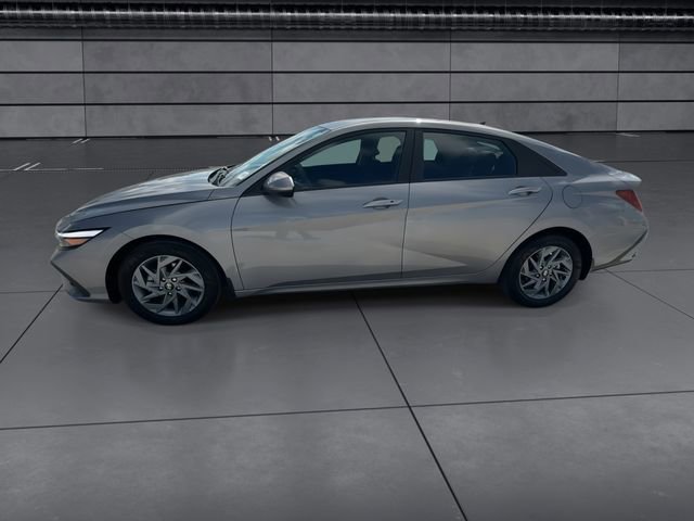 Used 2024 Hyundai Elantra SEL FWD image 5