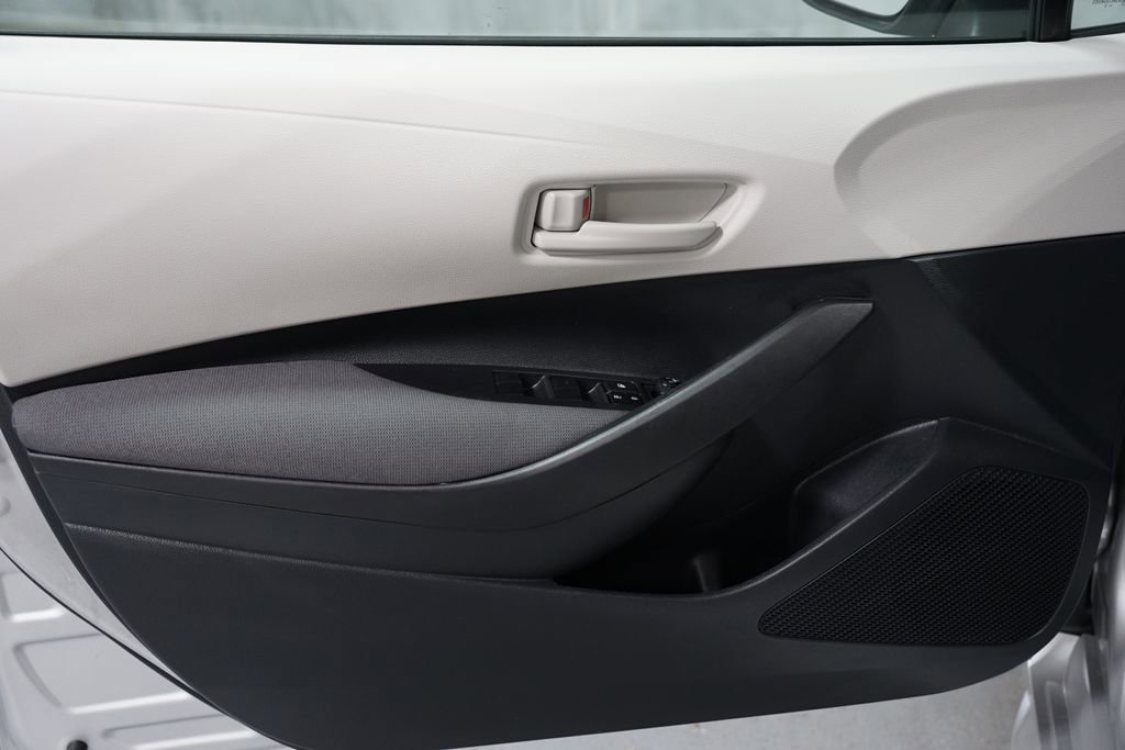 Certified 2025 Toyota Corolla LE image 27