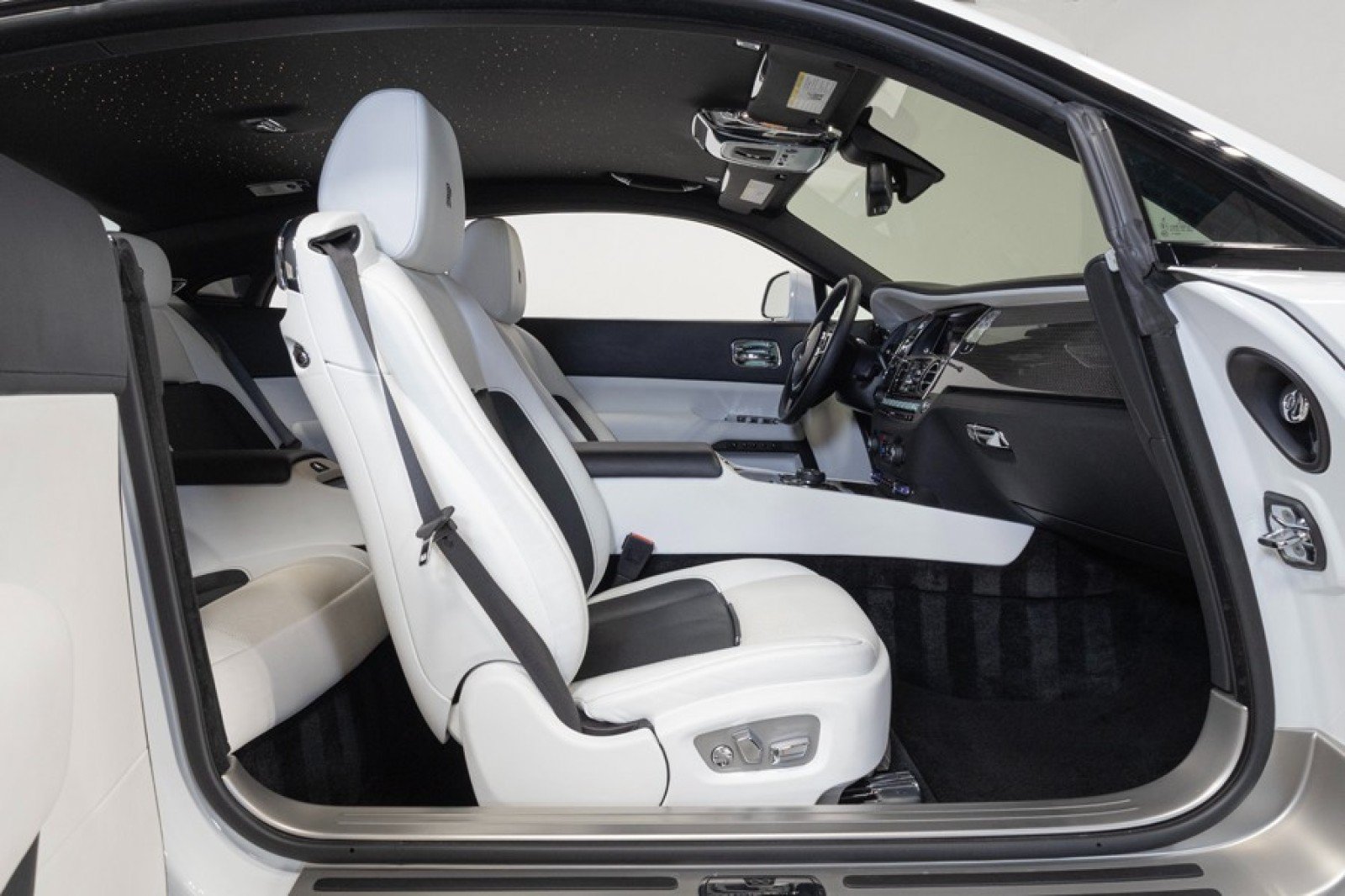 Used 2021 Rolls-Royce Wraith RWD image 50