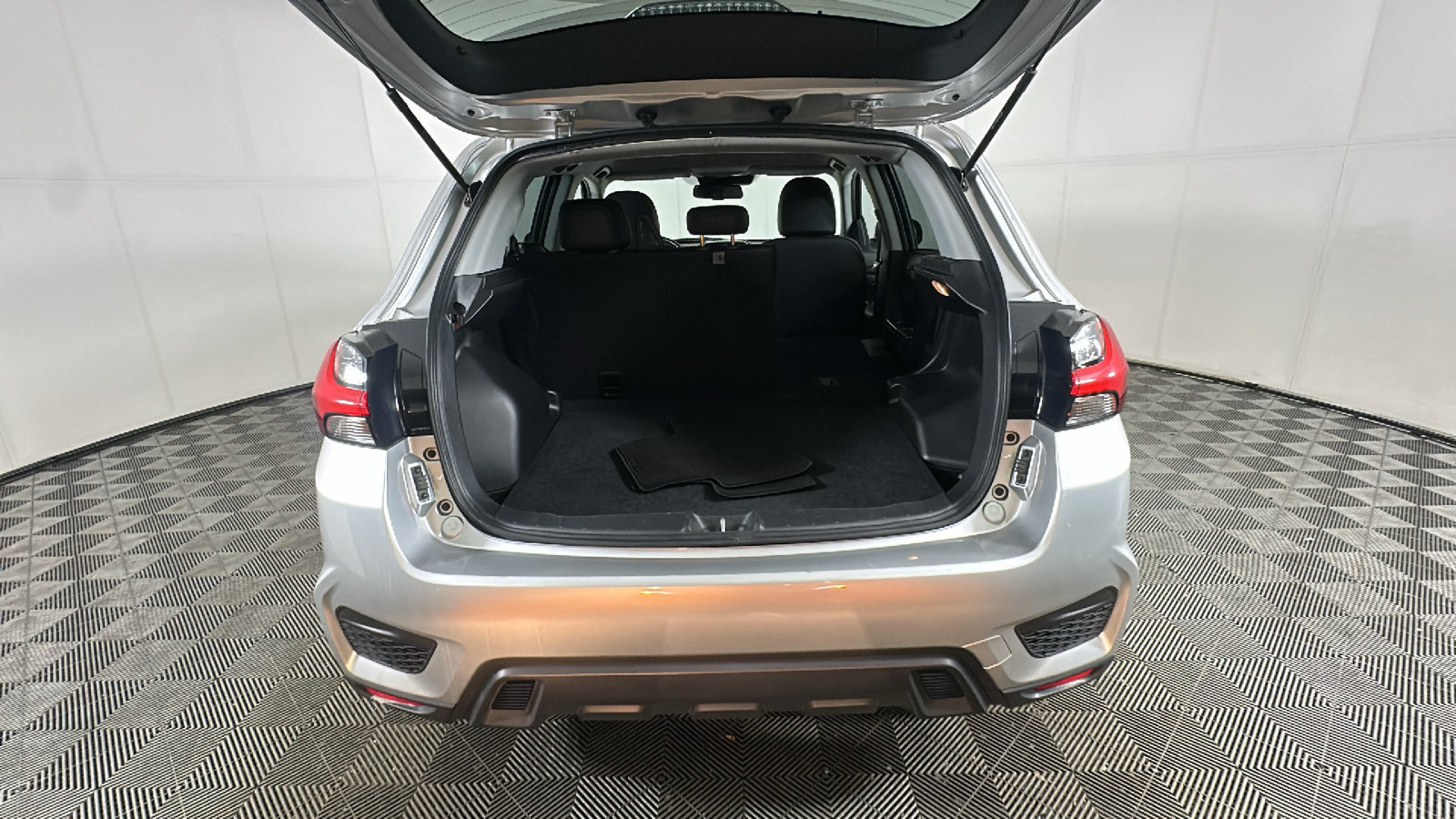 Used 2024 Mitsubishi Outlander Sport SE AWD/4WD image 31