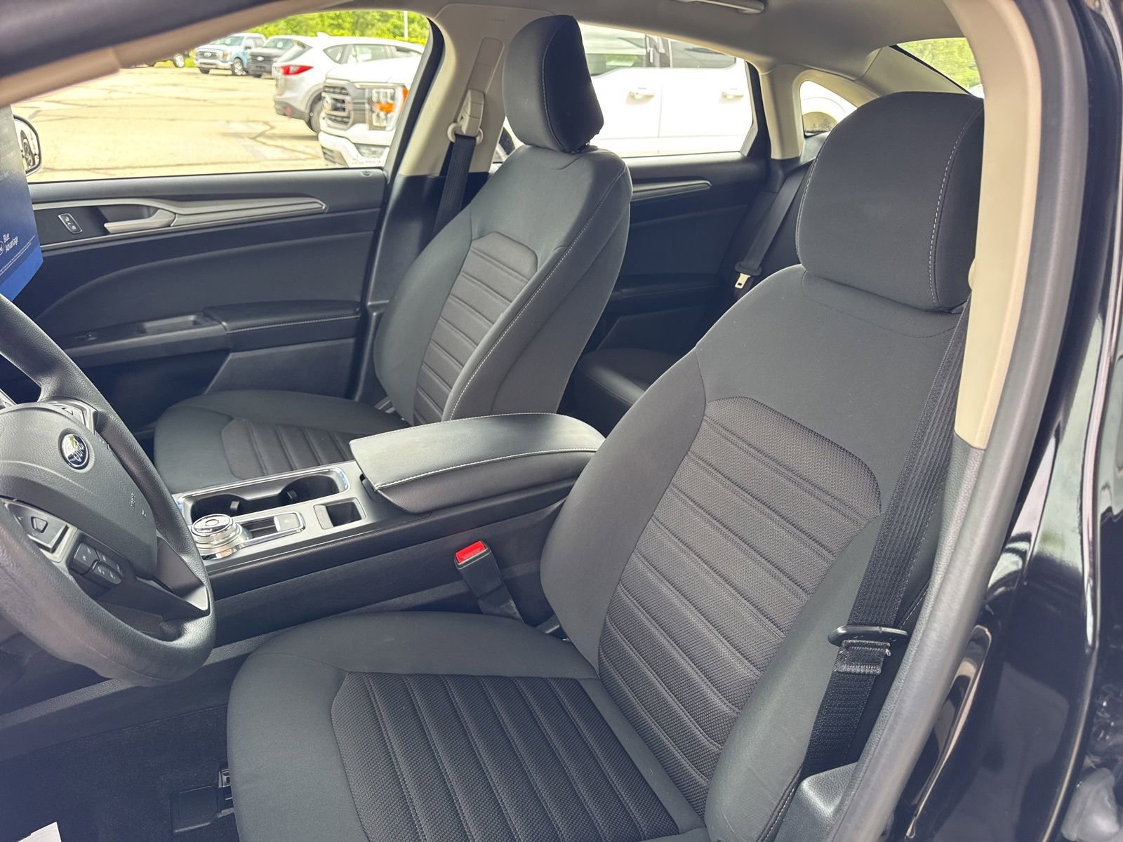 Used 2020 Ford Fusion SE AWD/4WD image 22