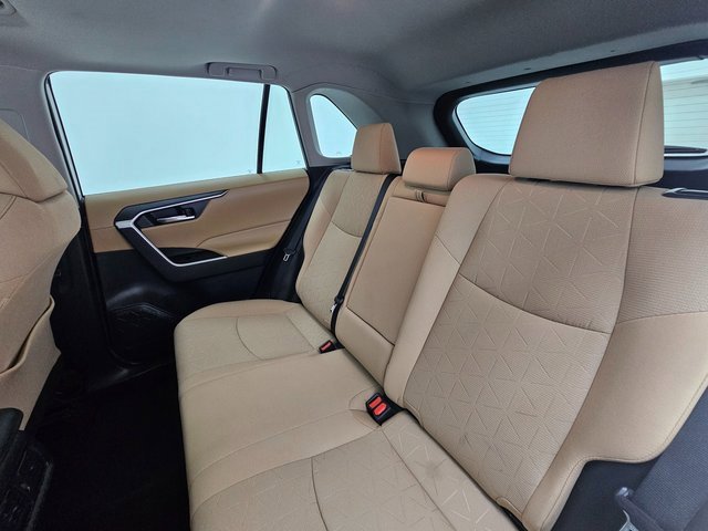 Used 2021 Toyota RAV4 XLE w/ Convenience Package image 28