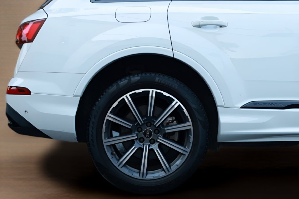 Used 2023 Audi Q7 2.0T Premium Plus w/ Premium Plus Package AWD/4WD image 14