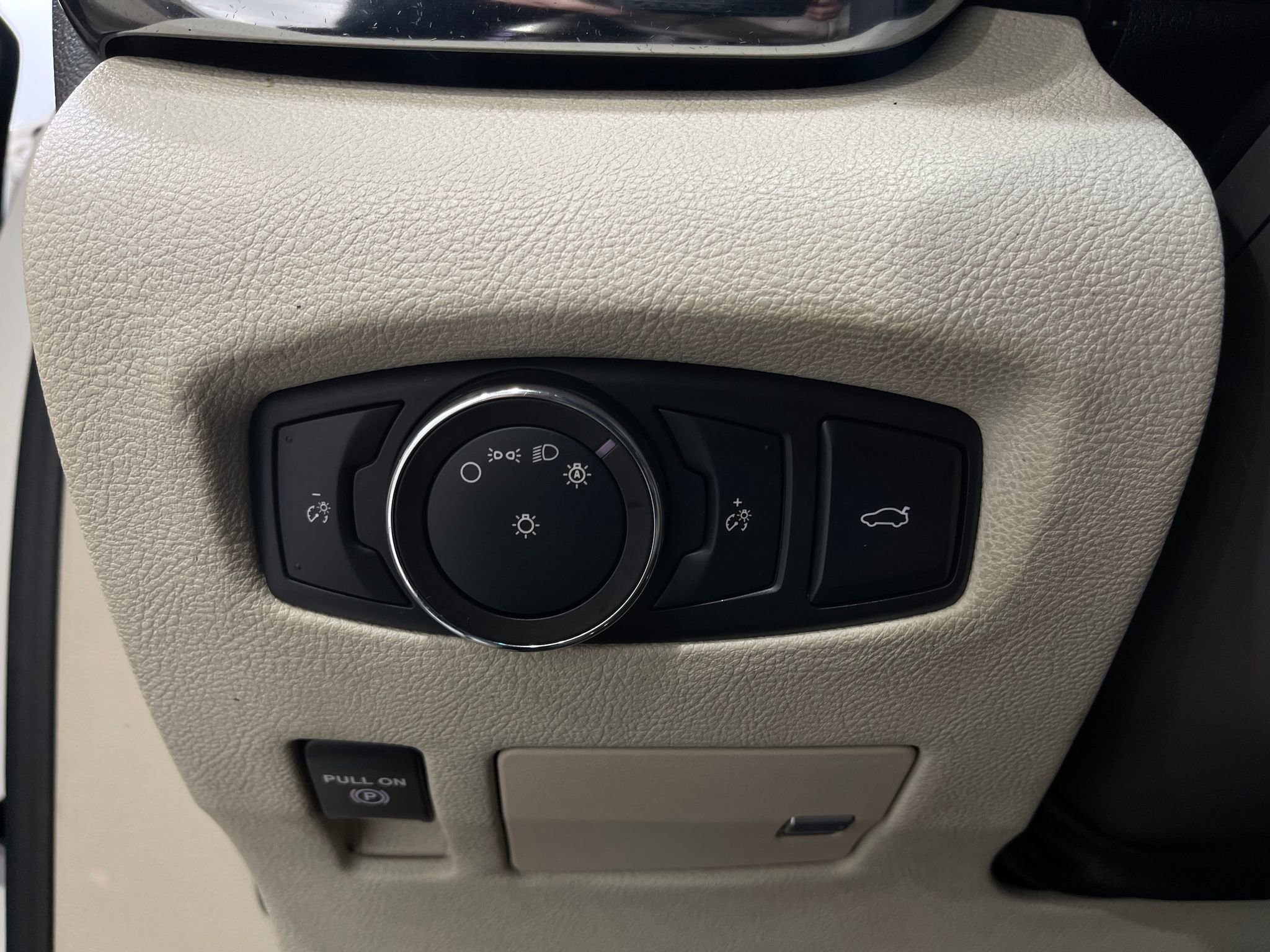 Used 2018 Lincoln Continental Select w/ Continental Climate Package image 21