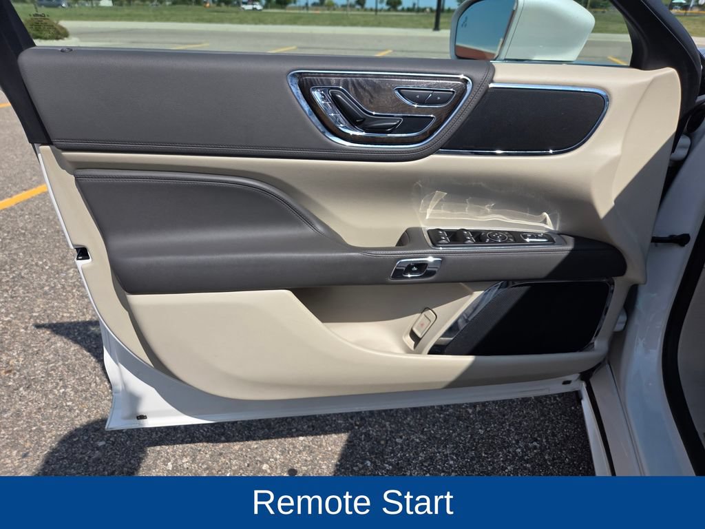 Used 2019 Lincoln Continental Select w/ Continental Climate Package AWD/4WD image 15
