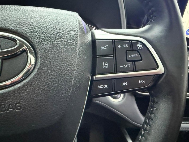Used 2024 Toyota Highlander XLE image 24