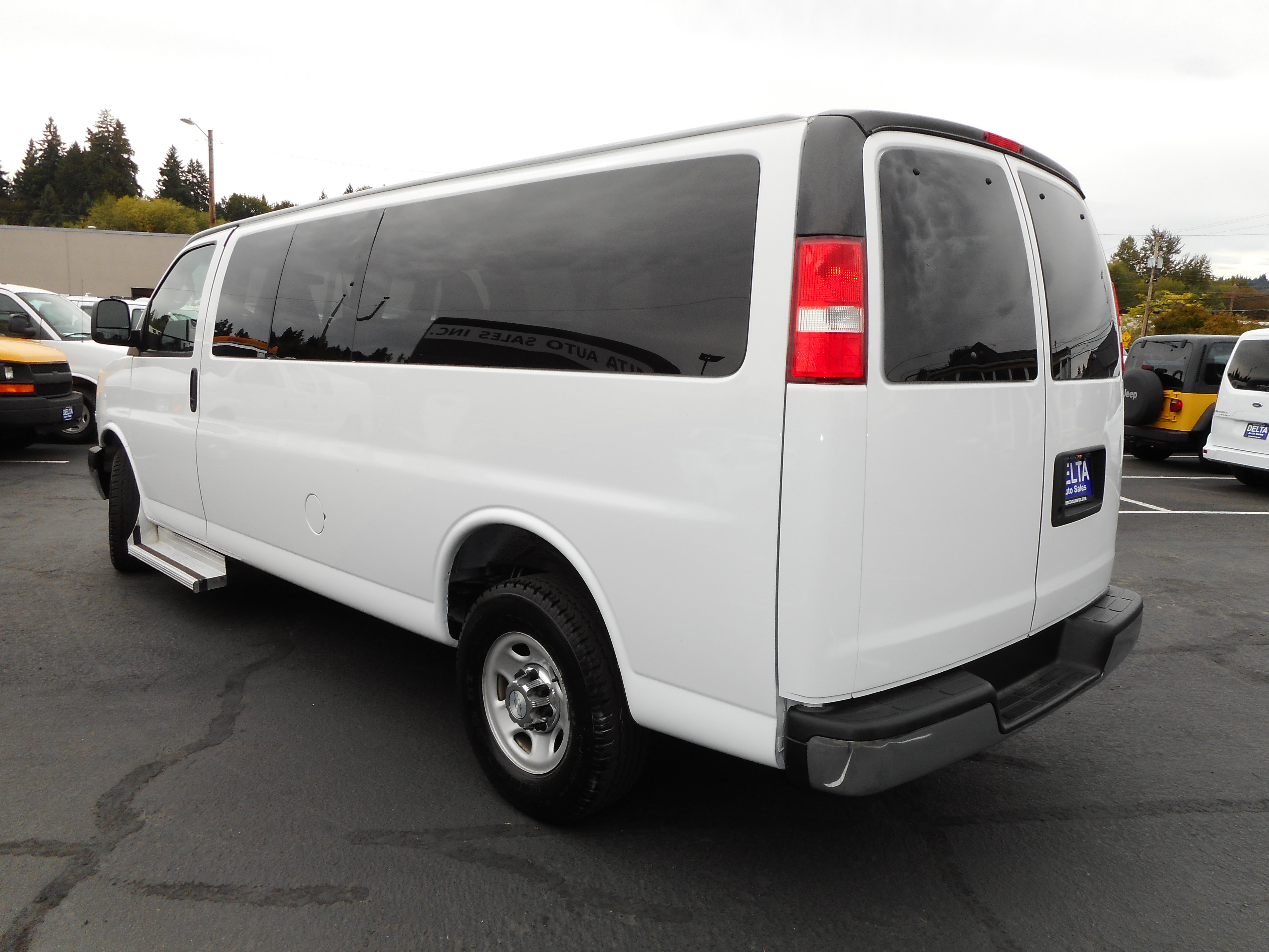 Used 2016 Chevrolet Express 3500 LT w/ LT Preferred Equipment Group RWD image 9