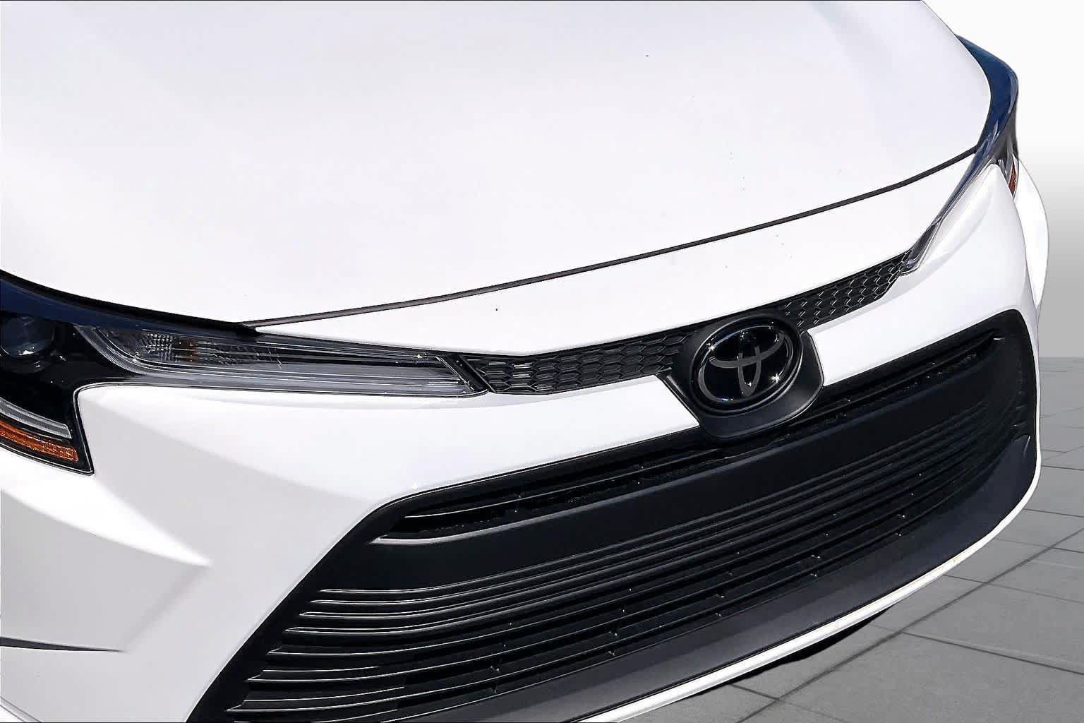 Used 2024 Toyota Corolla LE FWD image 29