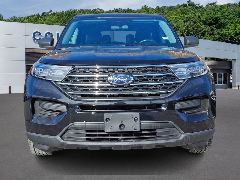 Used 2023 Ford Explorer XLT image 2