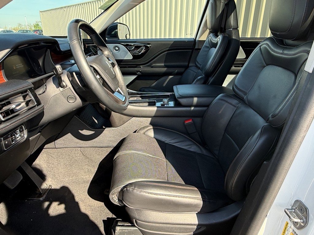 Used 2023 Lincoln Aviator Reserve w/ Equipment Group 201A image 4