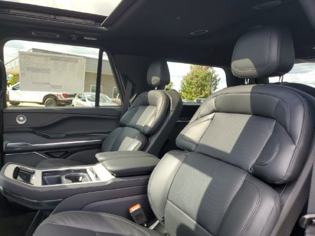 New 2027 Lincoln Navigator Reserve w/ Jet Appearance Package AWD/4WD image 34