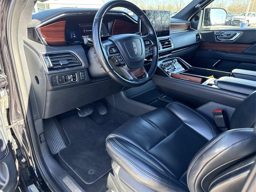 Used 2024 Lincoln Navigator L 4WD image 9