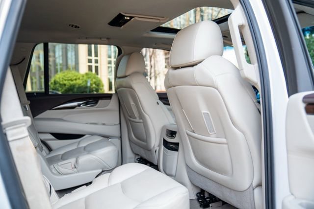 Used 2016 Cadillac Escalade Luxury image 41