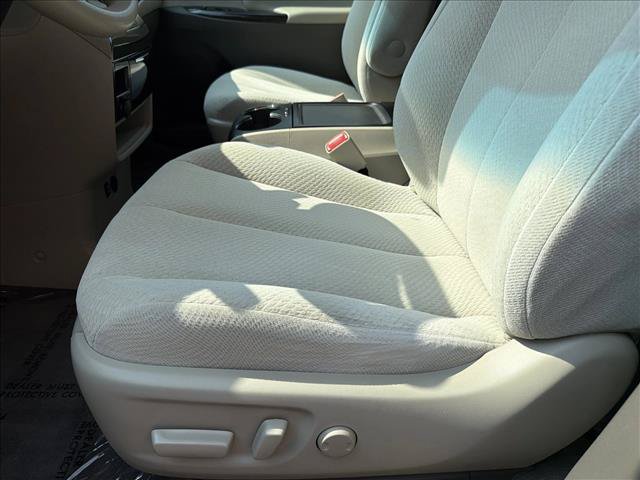 Used 2013 Toyota Sienna LE w/ Towing Pkg FWD image 12