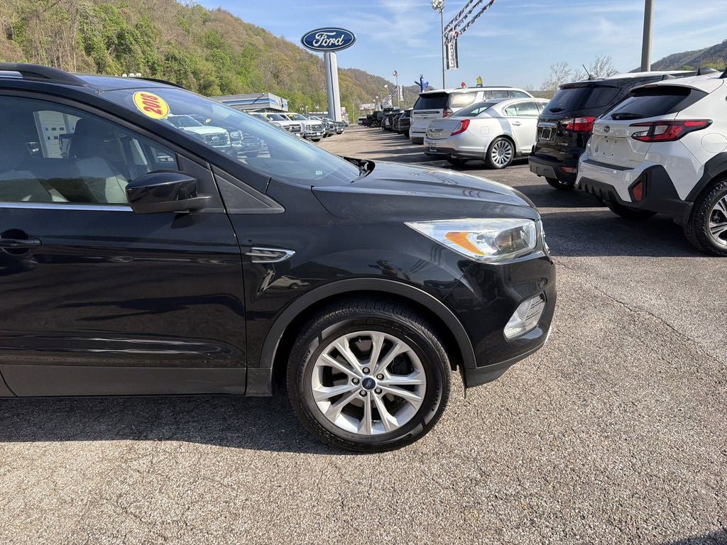Used 2018 Ford Escape SE AWD/4WD image 2
