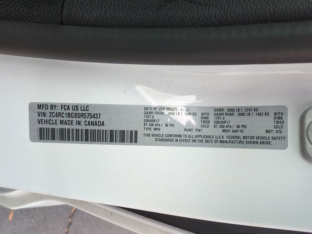 Used 2025 Chrysler Pacifica Select image 36