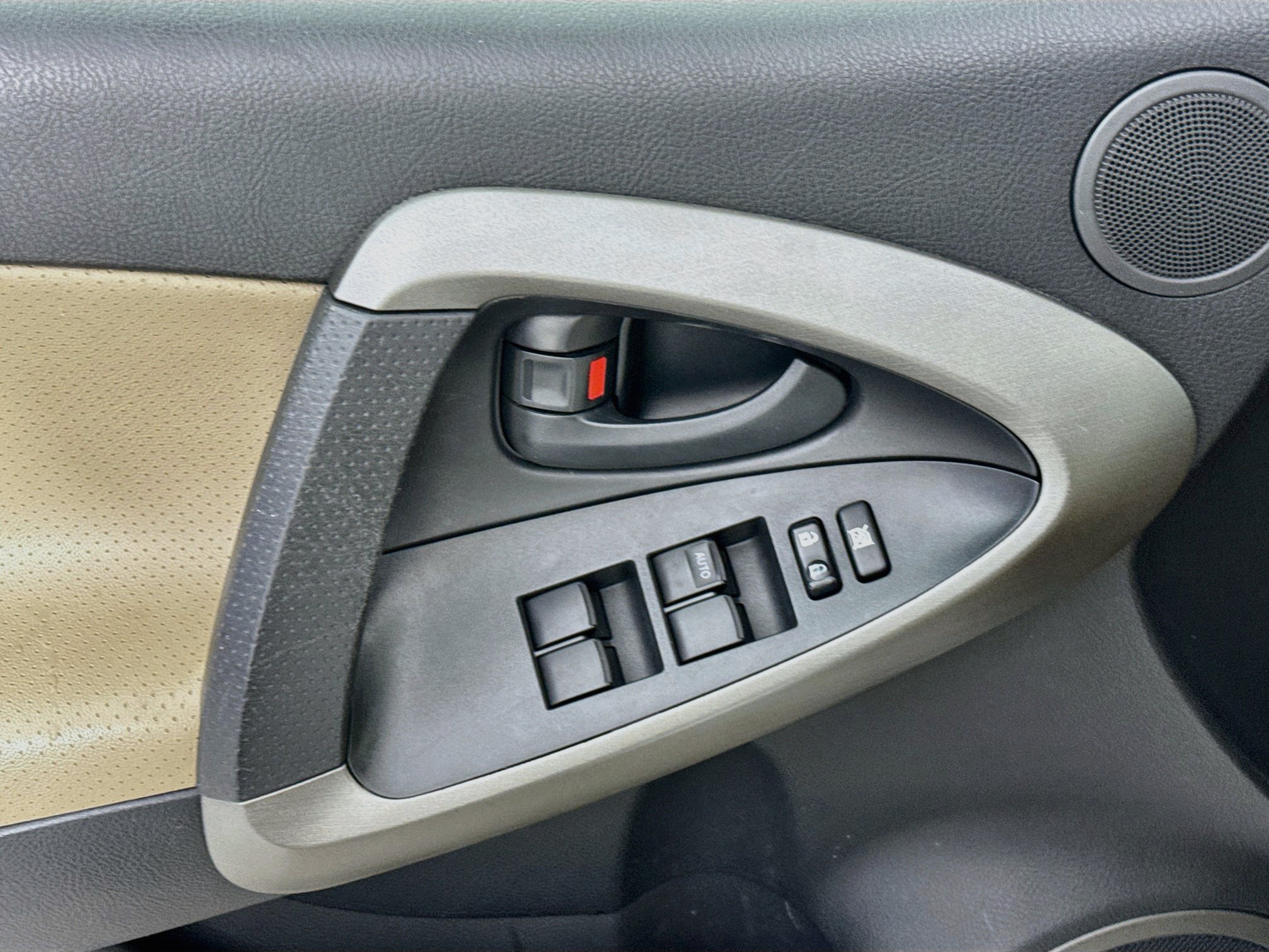 Used 2010 Toyota RAV4 Limited FWD image 17