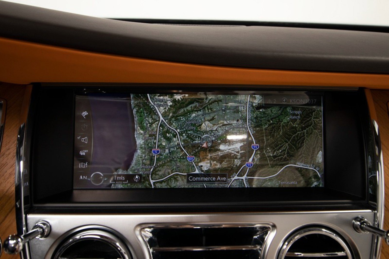 Used 2019 Rolls-Royce Dawn image 28