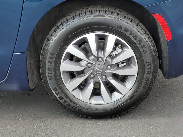 Used 2024 Chrysler Pacifica Limited FWD image 8