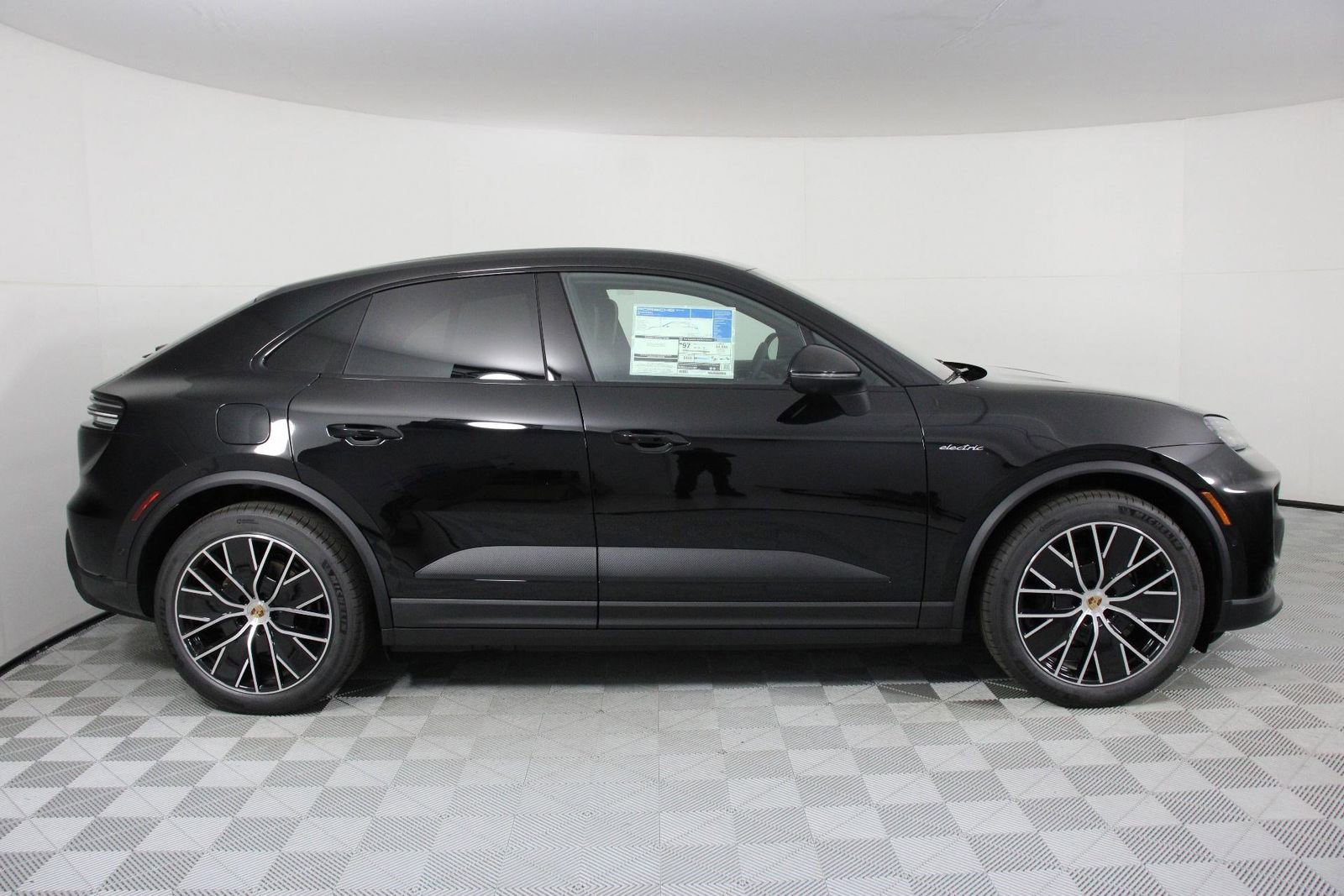 New 2026 Porsche Macan Electric RWD image 8