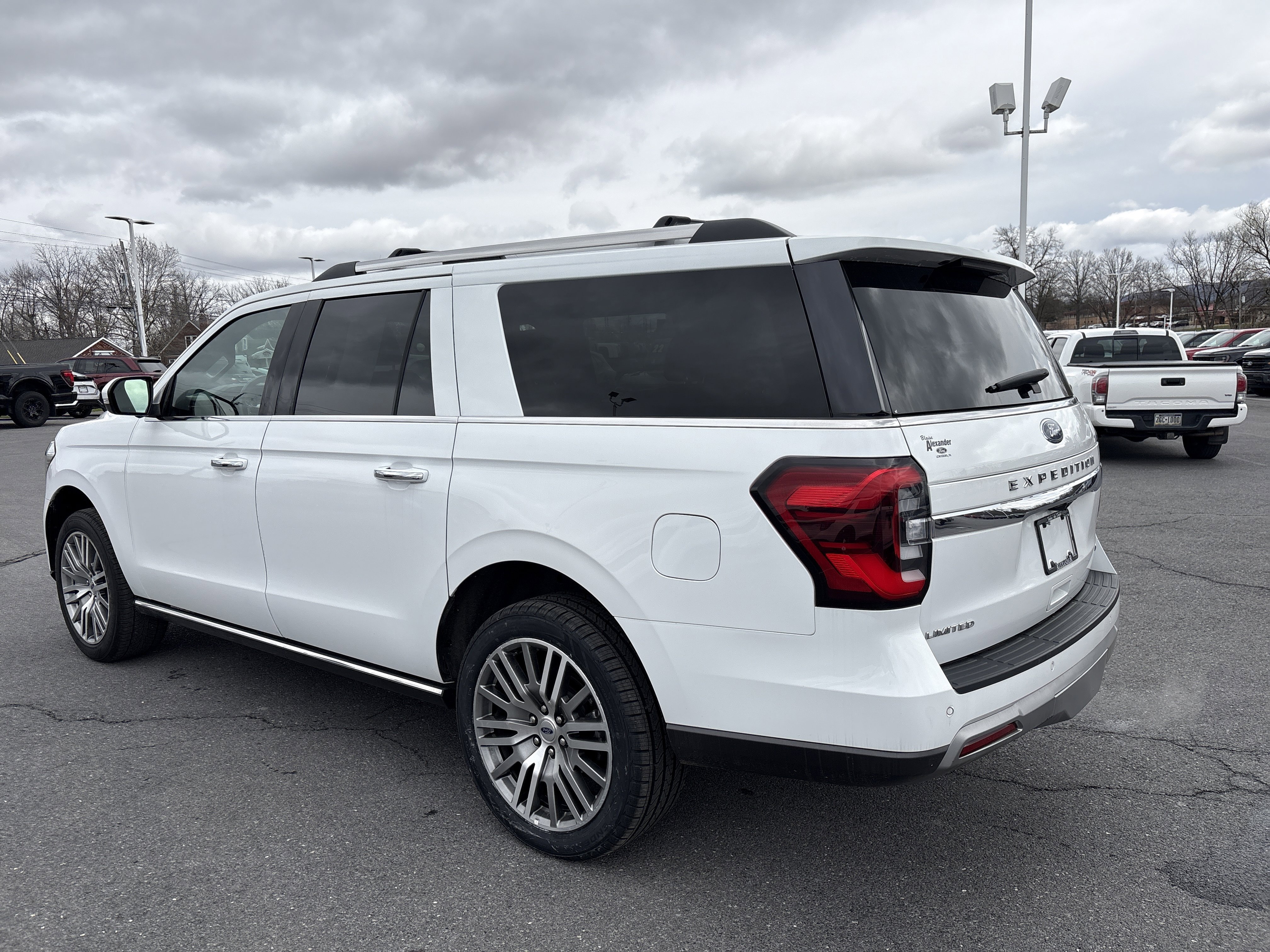 Used 2024 Ford Expedition Max Limited AWD/4WD image 10