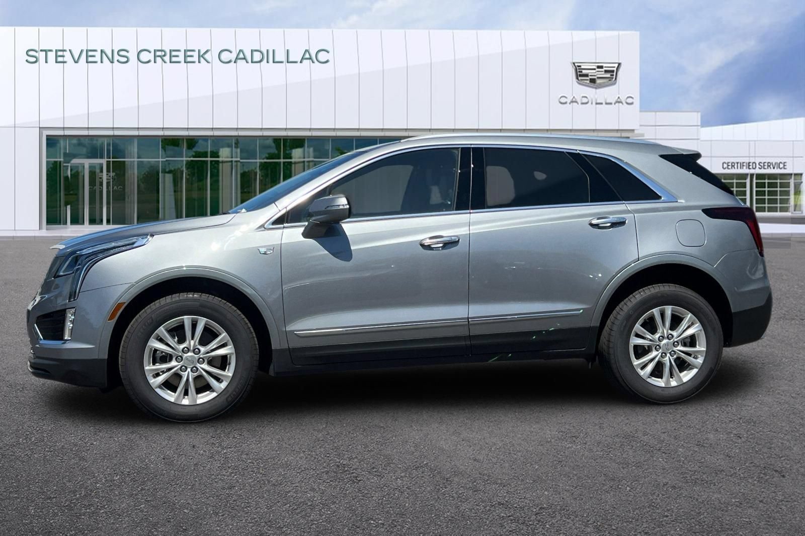 Used 2025 Cadillac XT5 Luxury w/ LPO, Floor Liner Package FWD image 6