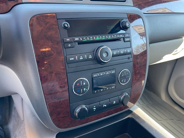 Used 2010 Chevrolet Suburban LT AWD/4WD image 23