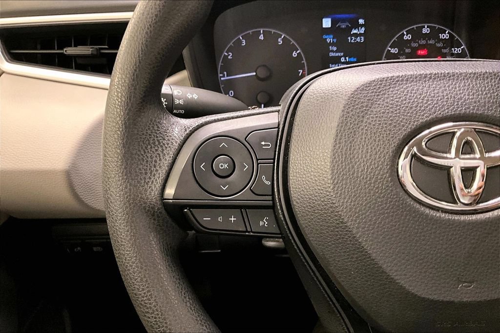 Used 2025 Toyota Corolla LE FWD image 17
