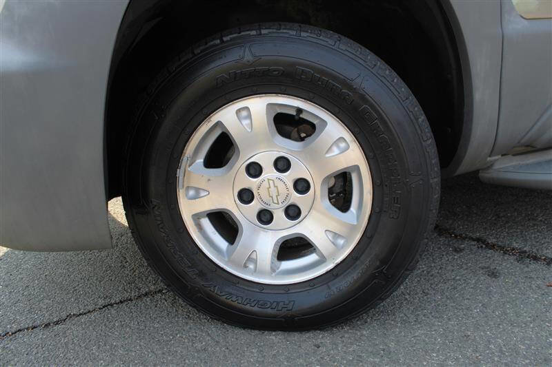 Used 2002 Chevrolet Avalanche 4x4 w/ Off-Road Suspension Pkg image 9