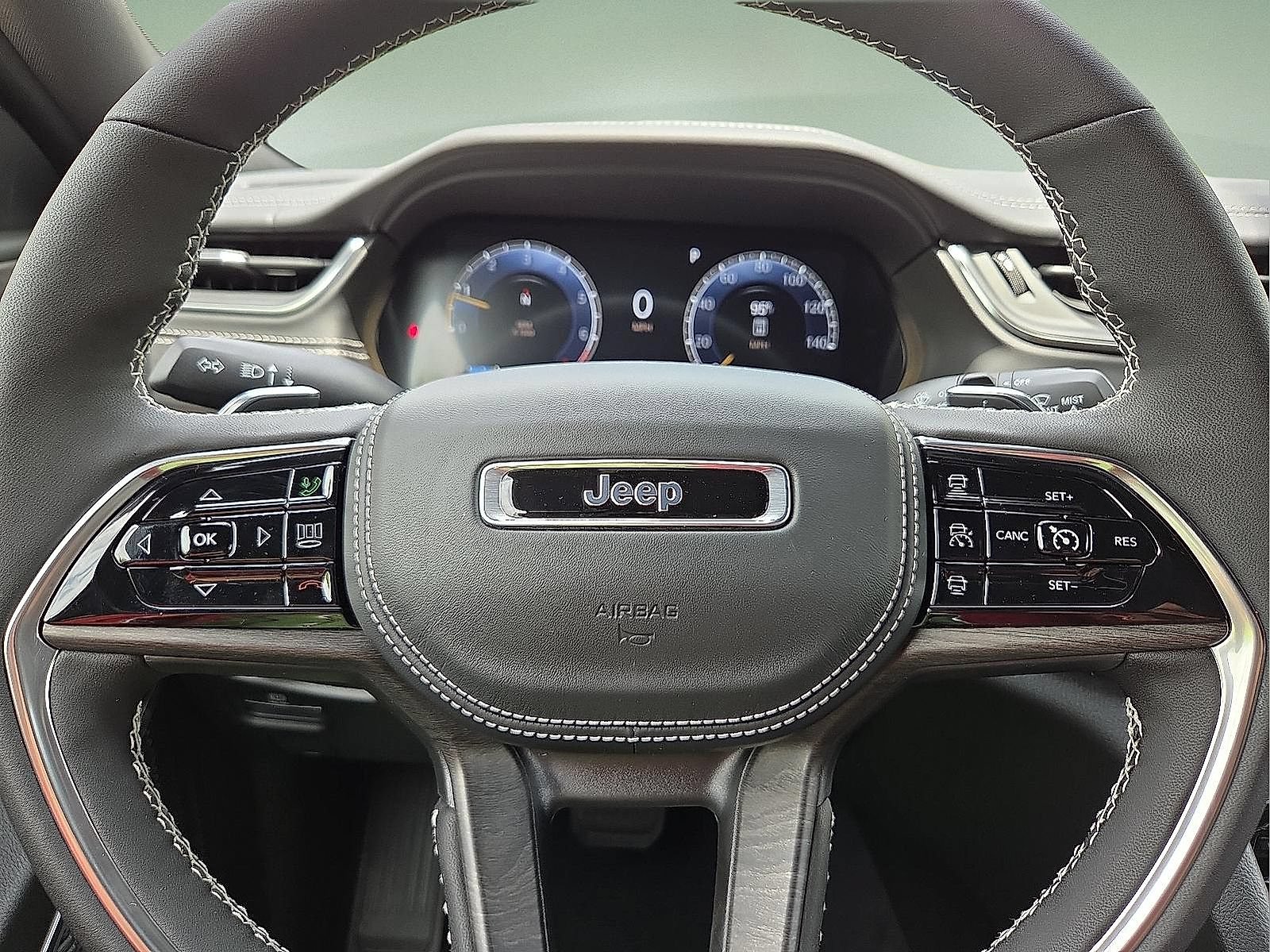 New 2025 Jeep Grand Cherokee L Overland w/ Rear Seat Video Group I AWD/4WD image 22