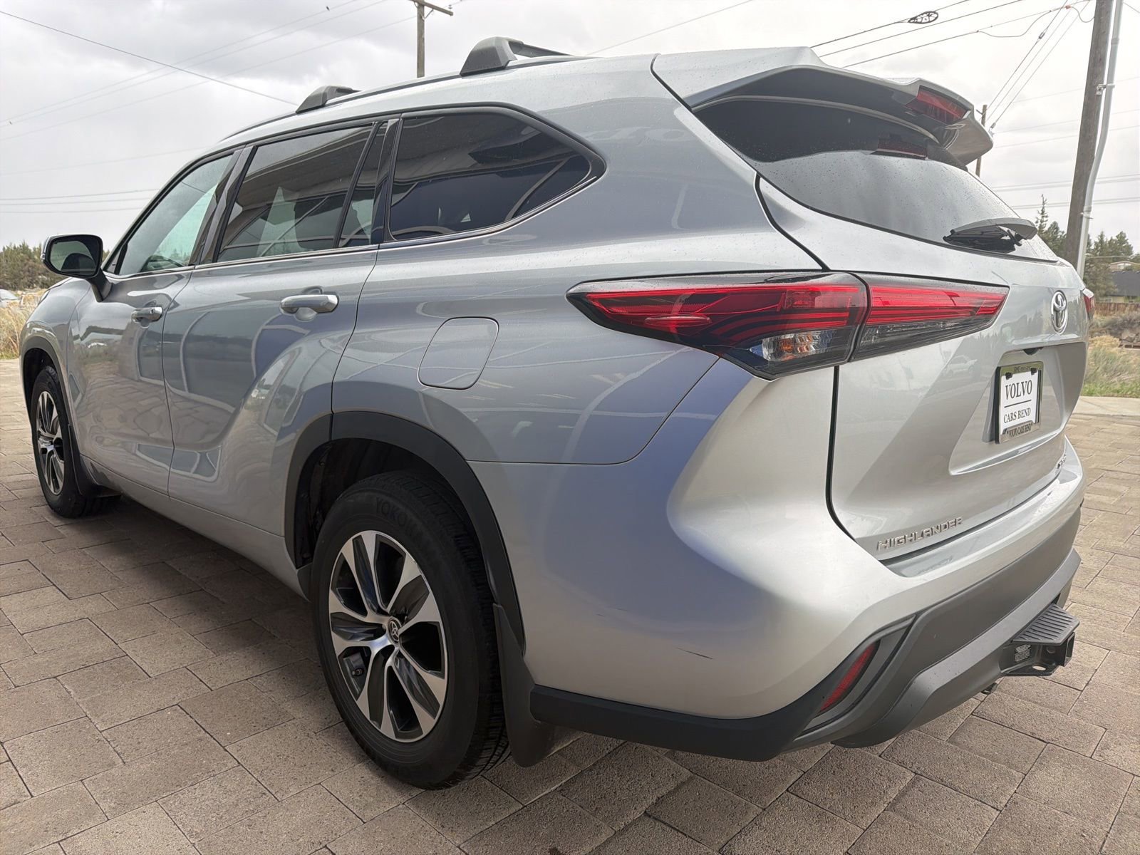 Used 2022 Toyota Highlander XLE AWD/4WD image 5