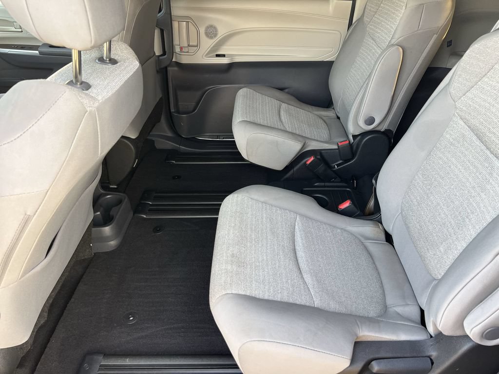 Used 2023 Toyota Sienna LE FWD image 24