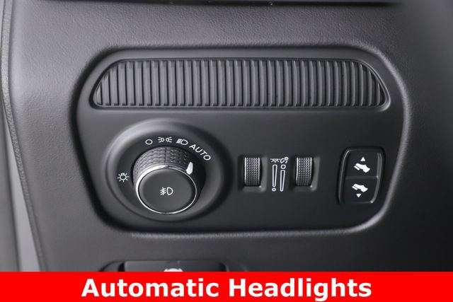 Used 2025 Jeep Grand Wagoneer L Series III w/ Rear Seat Video Group 1 AWD/4WD image 21