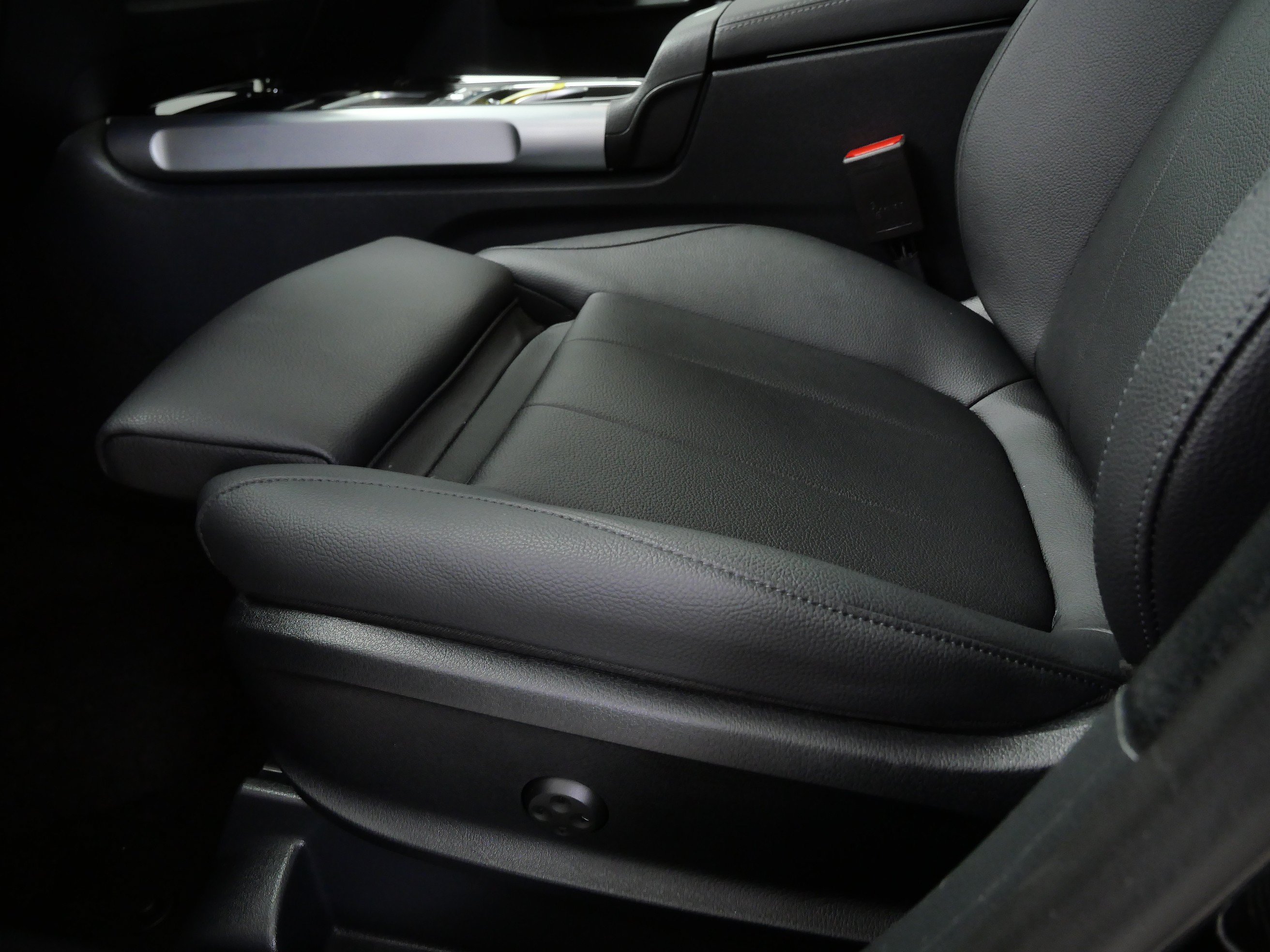 Certified 2026 Mercedes-Benz GLB 250 4MATIC image 18