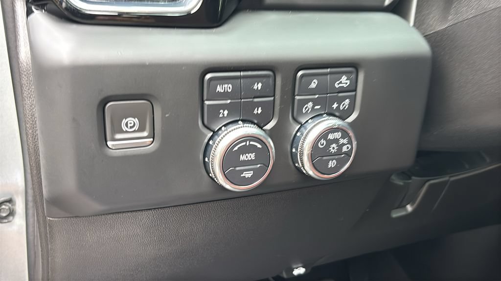 Used 2024 GMC Sierra 3500 Denali Ultimate AWD/4WD image 14