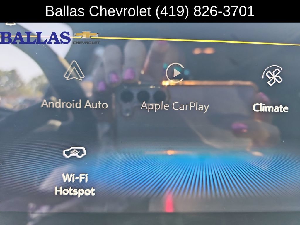 Used 2025 Chevrolet Trax RS w/ Sunroof Package FWD image 14