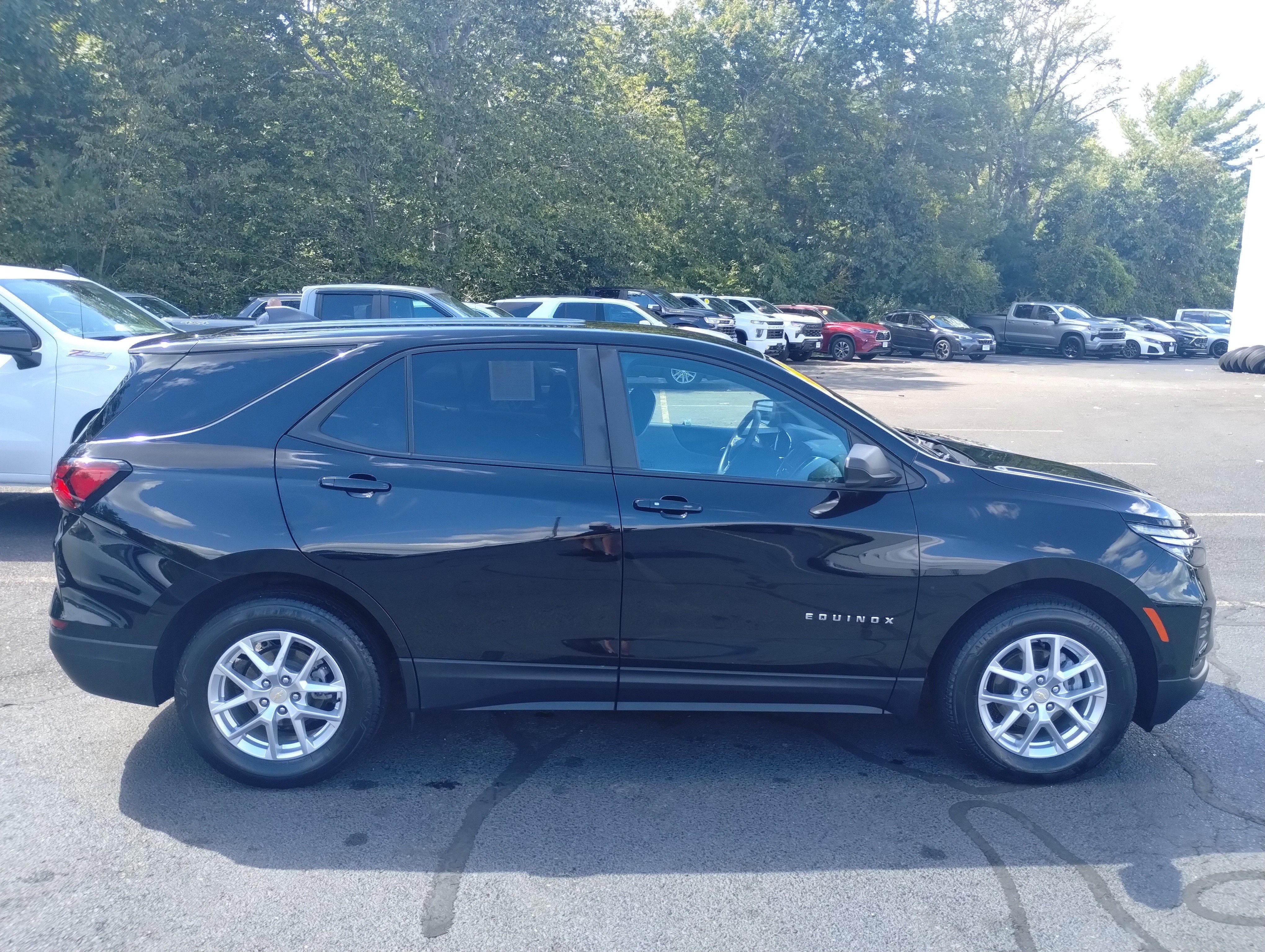 Used 2022 Chevrolet Equinox LS w/ LS Convenience Package image 2