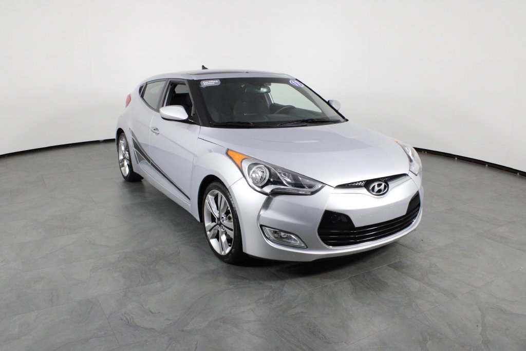 Used 2017 Hyundai Veloster Value Edition w/ Graphic Package (Lower Body) FWD image 4
